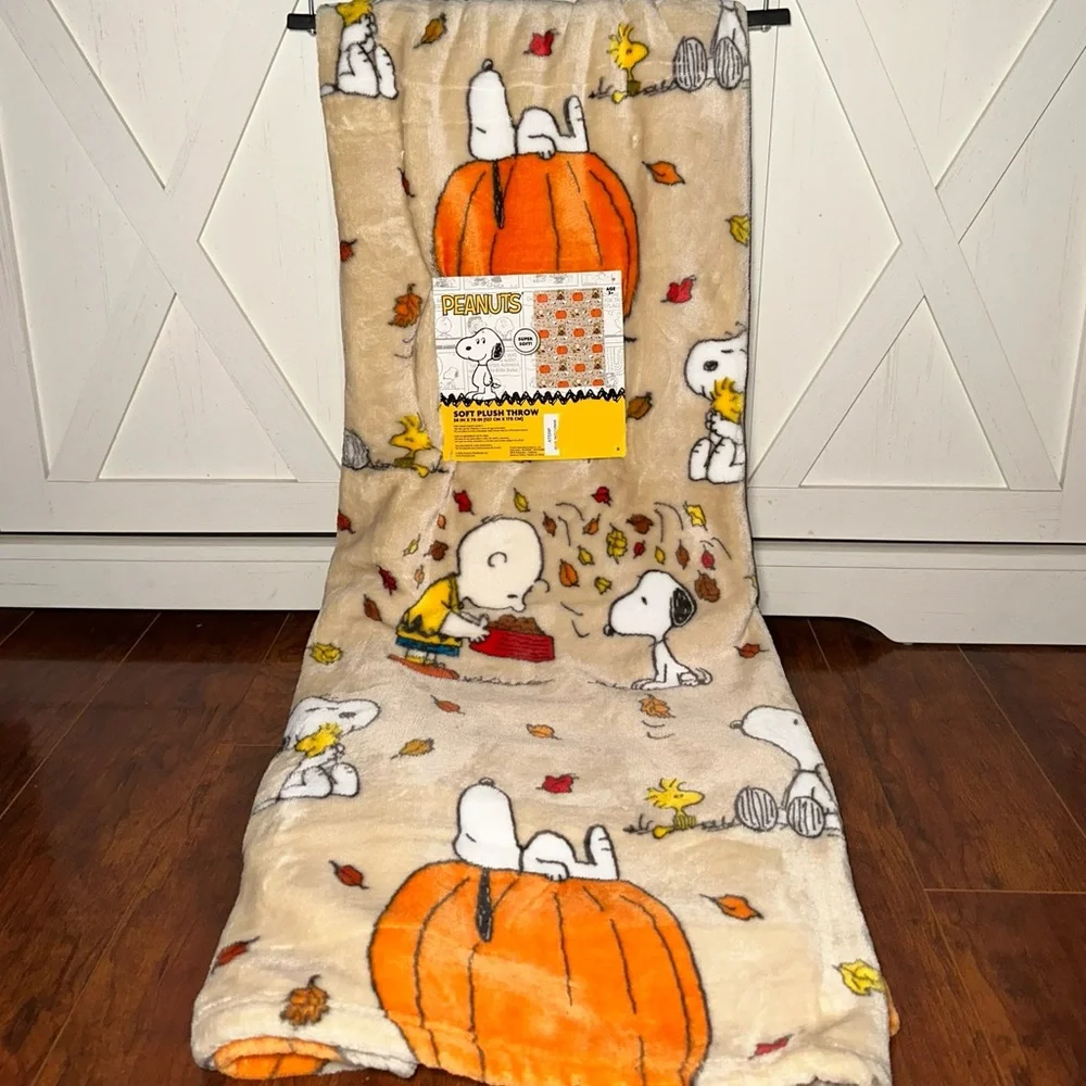 Peanuts Snoopy Fall Leaves & Pumpkin Plush Throw Blanket